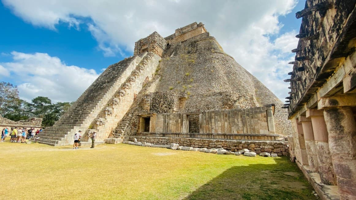 Достопримечательности Мексики и археологические зоны — Ушмаль, древний город майя с хорошо сохранившимися храмами