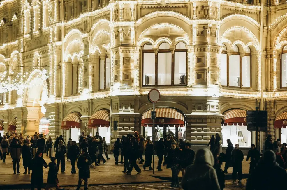 Жилые здания в центре — ориентир для общих рекомендаций по посещению и подсказка, где остановиться в Москве