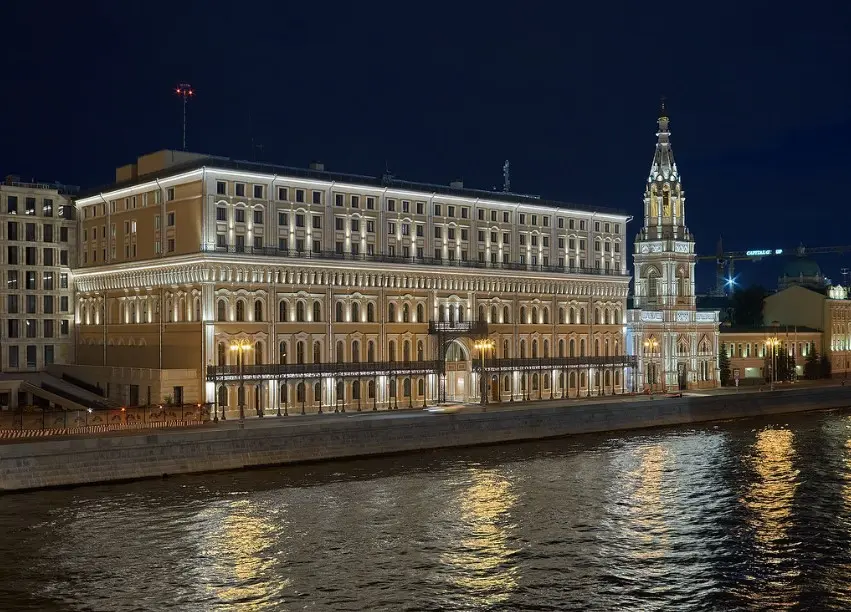 Софийская набережная вечером — красивое бесплатное развлечение в центре Москвы