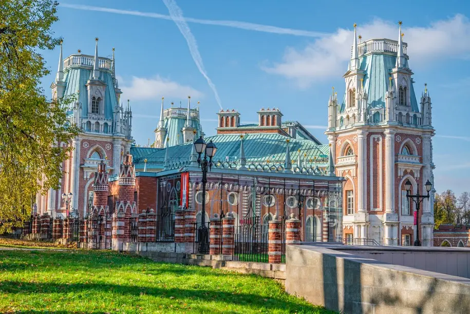 Дворцы музея-заповедника «Царицыно» — одна из самых популярных платных достопримечательностей и развлечений Москвы