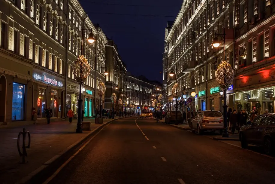 Вечерняя прогулка по исторической Москве — одна из популярных экскурсий по старинным улицам города