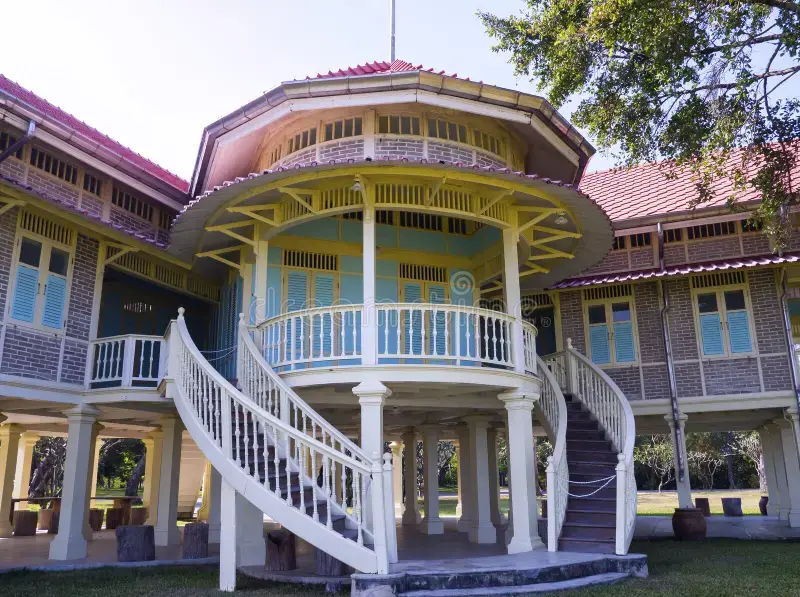 Дворец Мригдаяван в Хуа Хине — королевская резиденция из тикового дерева на берегу моря