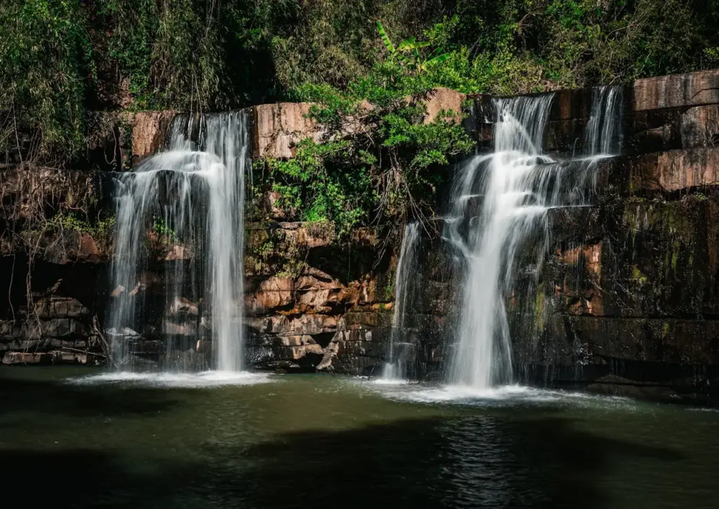 Водопады Таиланда — живописные каскады среди тропического леса в национальном парке