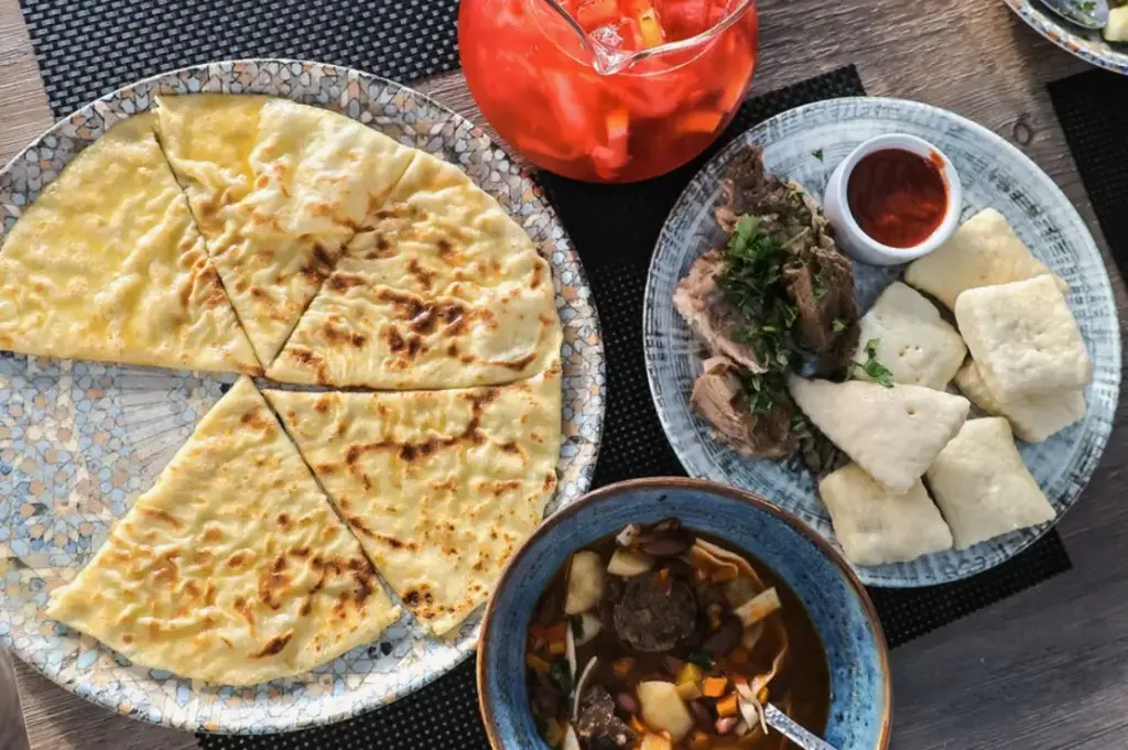 Гастрономический туризм в России: лучшие города и регионы для гастрономических туров, включая Дагестан