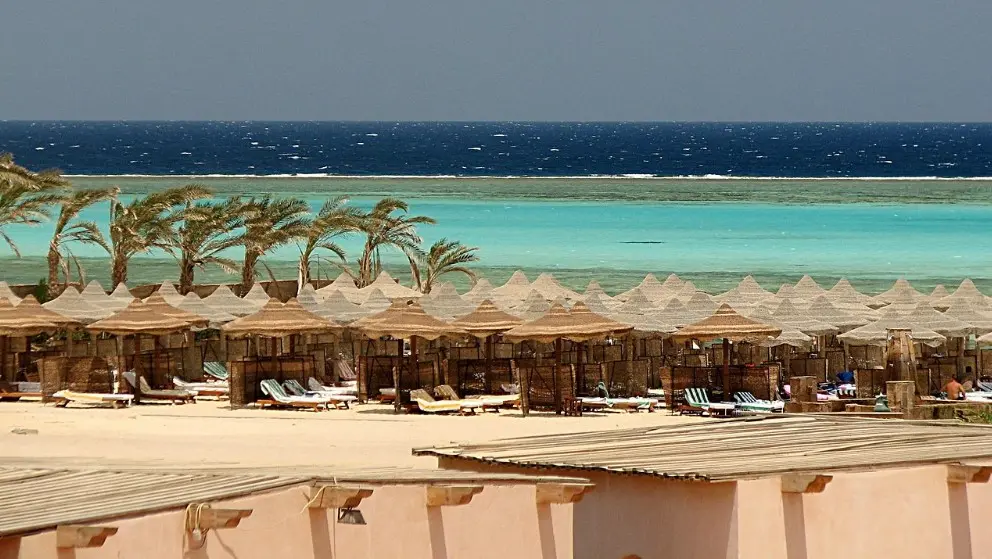 Египет в сезон ветров, когда на море поднимаются волны.