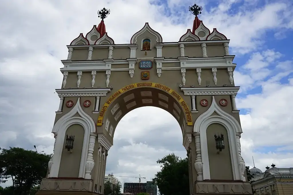 Достопримечательности Амурской области — Триумфальная арка в Благовещенске, куда съездить в Амурской области