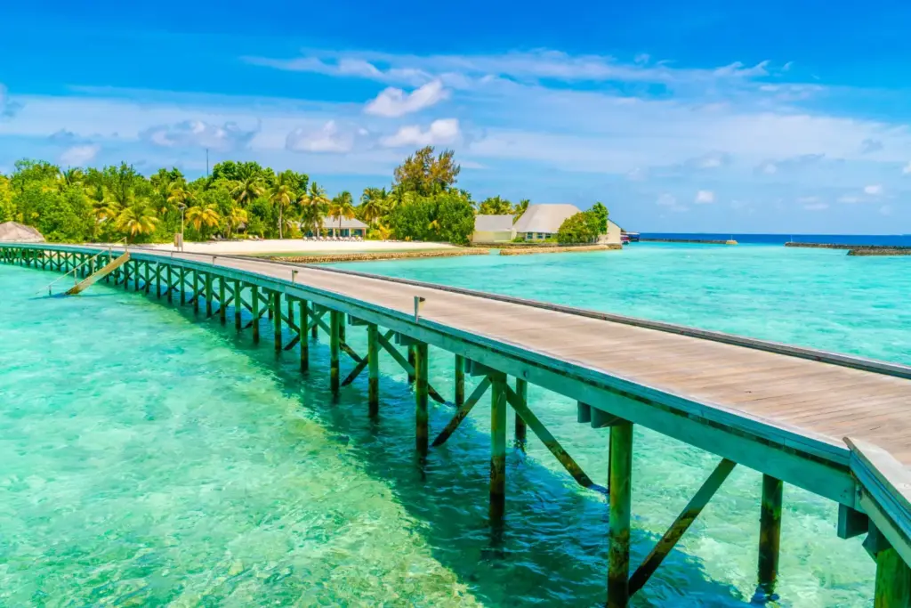 Климат и погода на Мальдивах — солнечный день, бирюзовая вода и тропический остров