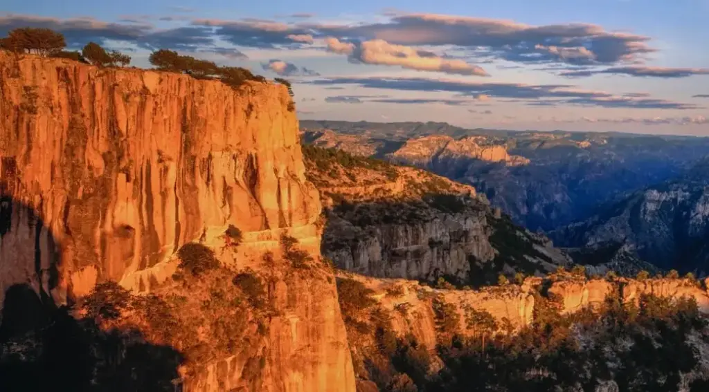 Достопримечательности Мексики и природные достопримечательности — Медный каньон, одно из самых впечатляющих мест страны и Сеноты
