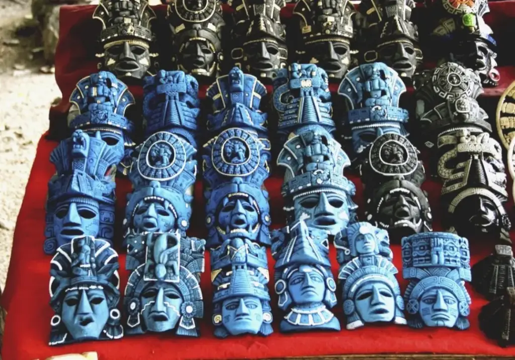 Отдых в Мексике: что посмотреть и что привезти из Мексики — традиционные маски и сувениры майя