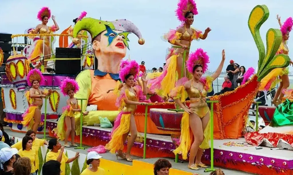 Отдых в Мексике: что посмотреть и праздники и традиции — мексиканский карнавал с яркими костюмами и декорациями