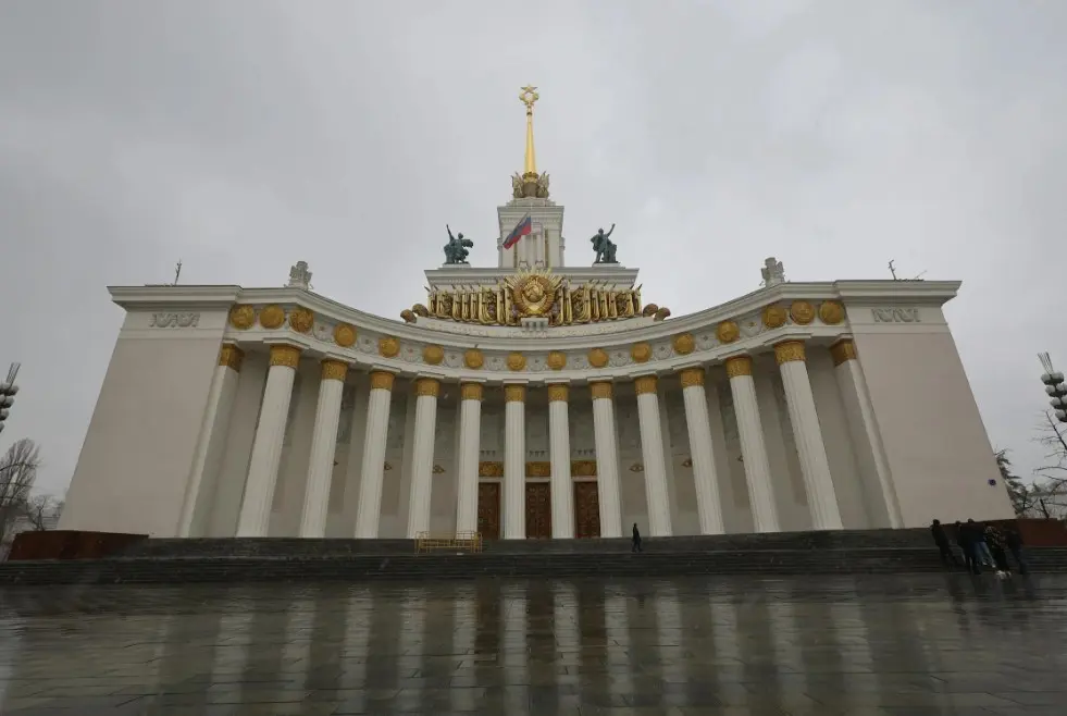 Достопримечательности Москвы: что посмотреть и где погулять — ВДНХ, главный павильон