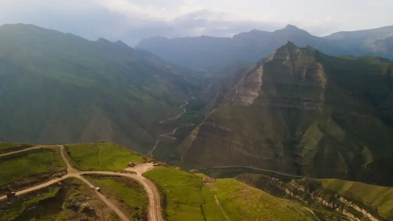 Готовый туристический маршрут по Дагестану с горами, каньонами и серпантинами дорог