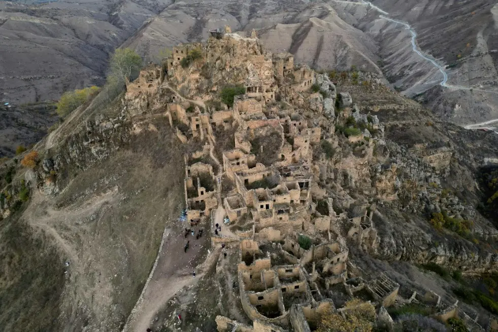 Готовый туристический маршрут по Дагестану с аулом Гамсутль — заброшенное горное село на скале