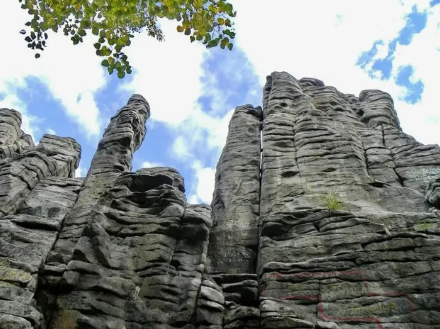 Куда поехать из Екатеринбурга — природные достопримечательности и скалы Семь Братьев