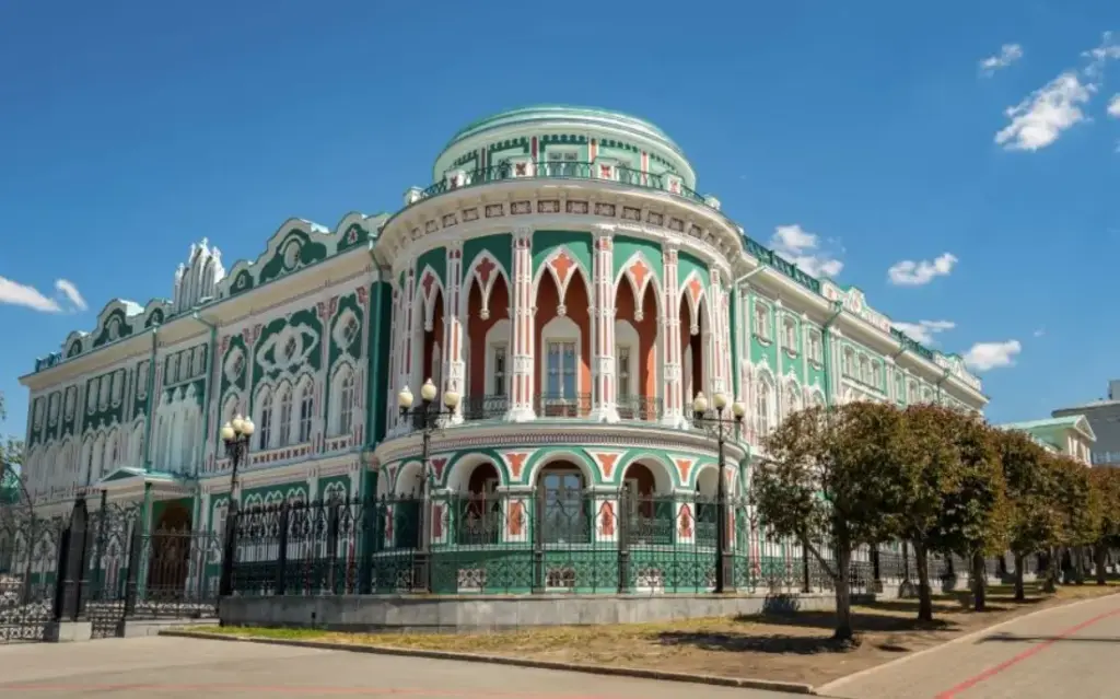 Куда поехать из Екатеринбурга: топ маршрутов и достопримечательности Свердловской области — Дом Севастьянова в центре Екатеринбурга