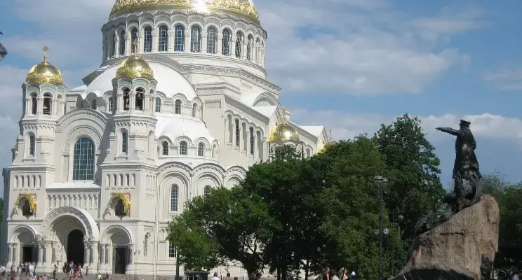 Экскурсия выходного дня: Морской собор в Кронштадте и прогулка по набережной