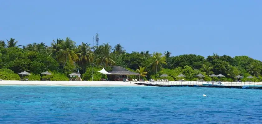 Где и как можно купить тур в рассрочку — спокойное море и тропический остров на горизонте