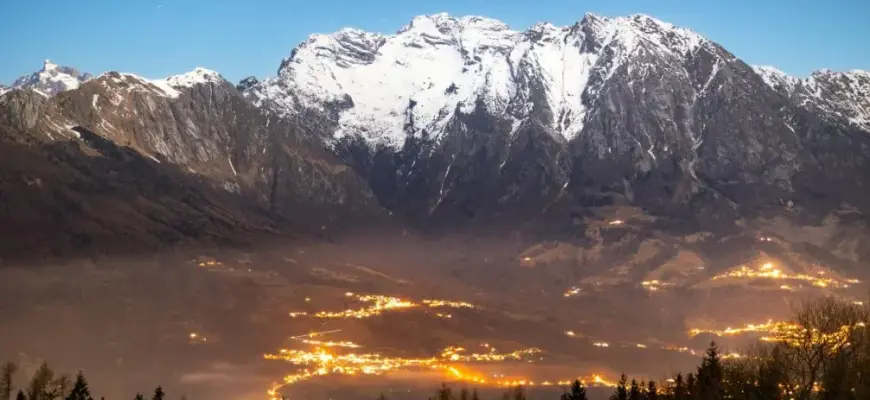 Закат в горах и Как грамотно вести бюджет в путешествии и не переплачивать за экскурсии