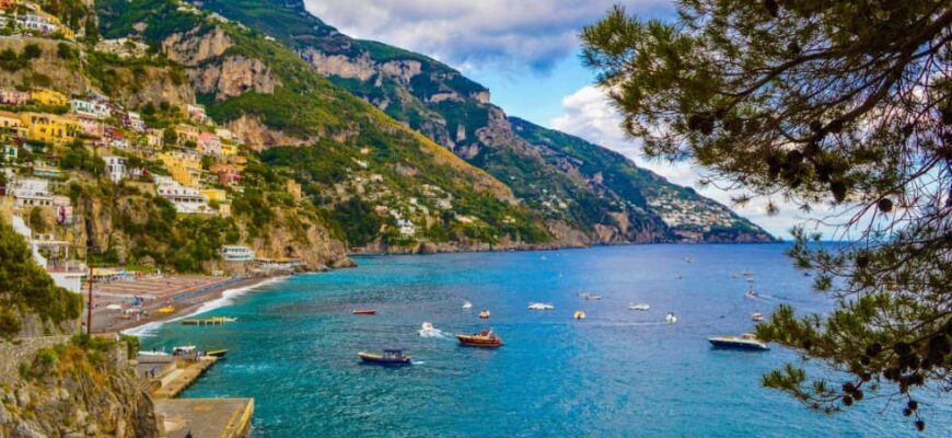 Как проверить надёжность туроператора — морская бухта и прибрежный курорт с лодками