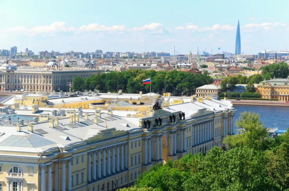 Нужно ли заранее бронировать экскурсию — панорама Санкт-Петербурга с видом на Неву и центр города