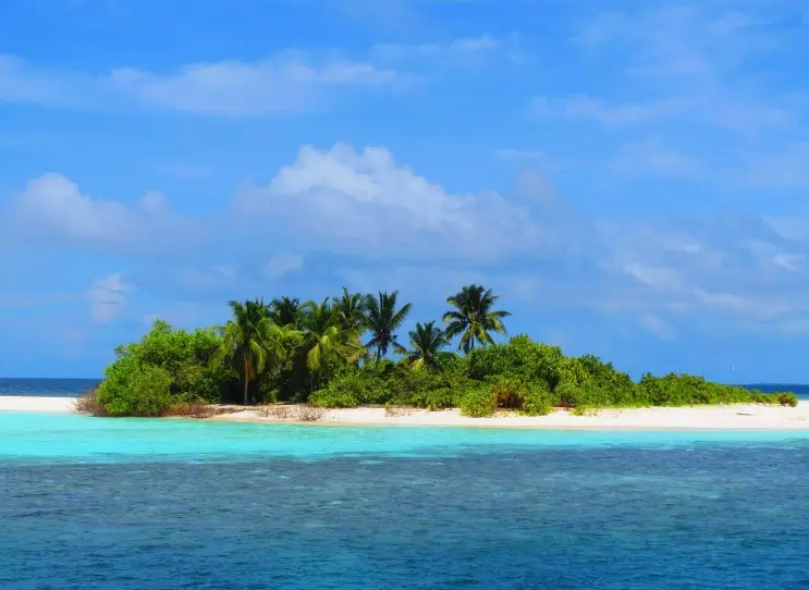 Туры со спецпредложениями: «фортуна», «рулетка», промо — что выбрать: тропический остров с белым пляжем, пальмами и бирюзовой водой