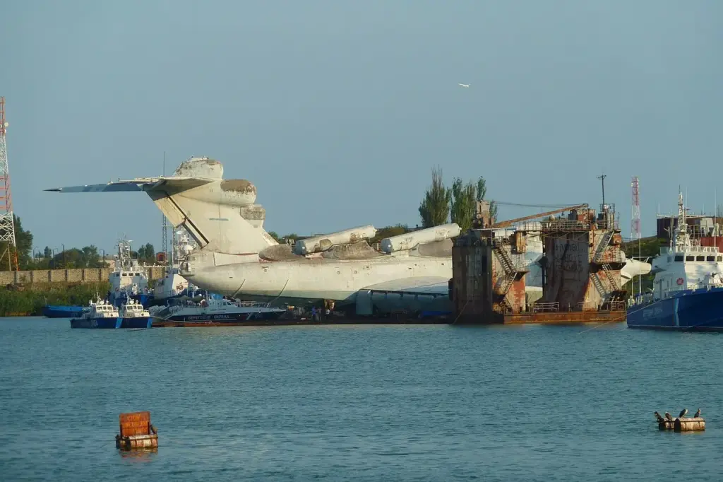 Экраноплан «Лунь» в Каспийске на побережье Каспийского моря