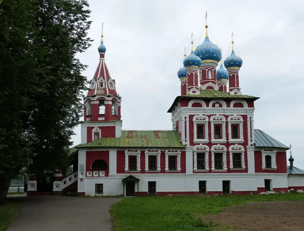 Церковь царевича Димитрия на крови в Угличе — достопримечательность Золотого кольца России
