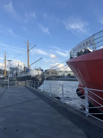 С квестбуком по набережной Петра Великого (без гида)