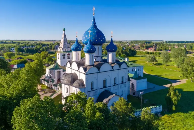 Квест-экскурсия по Суздалю: от кремля до бронзовых «суздальчат»